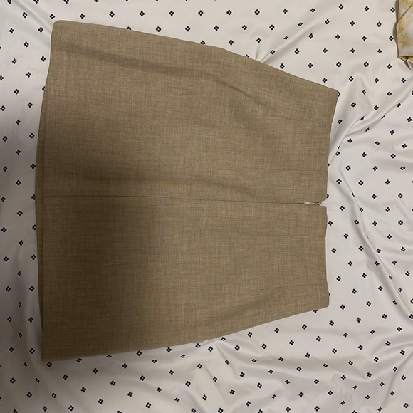 Kinsley Skirt, Brand: Babaton (Aritzia), Color: Heather Oat Beige, Size: 00 - Picture 4 of 6